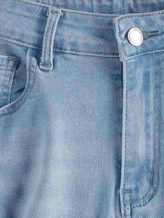 Ribbed Cropped Tank Top And Shredded Distressed Light Wash Skinny Jeans Set