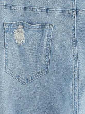 Ribbed Cropped Tank Top And Shredded Distressed Light Wash Skinny Jeans Set